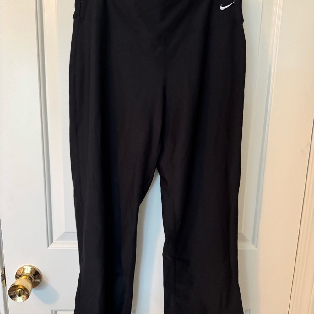 Nike Dri-Fit Black Cropped Wide Leg Athletic Legging Pants Size Womens Medium